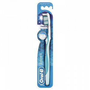 Oral-B Зубная щётка 3D White Средняя